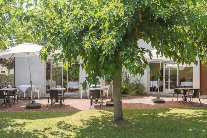 Hotel Platanes - Kb Hotel Group Etauliers Exterior photo
